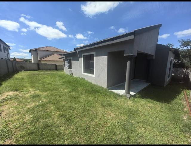 3 BEDROOM HOUSE FOR SALE IN OLIEVENHOUTBOSCH